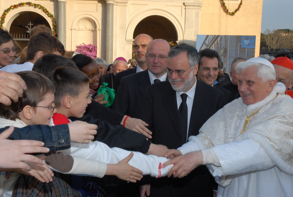 La Comunità di Sant'Egidio si unisce al cordoglio e alla preghiera della Chiesa universale per la morte di Benedetto XVI che ricorda con affetto e gratitudine